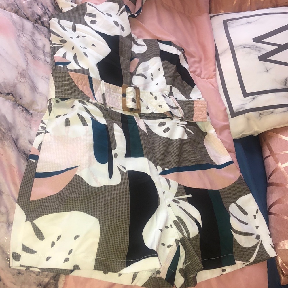 One Shoulder Abstract Romper - Picture 5 of 5